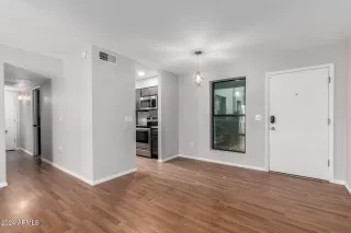 Photo #5: 6796733 Listing