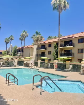 Photo #5: 6796892 Listing