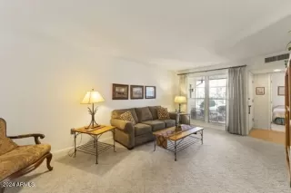 Photo #5: 6796975 Listing