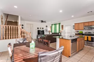 Photo #5: 6797592 Listing