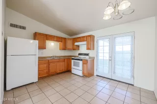 Photo #5: 6797669 Listing