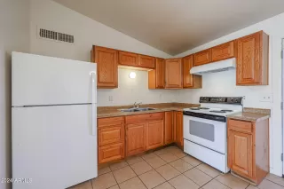 Photo #6: 6797669 Listing