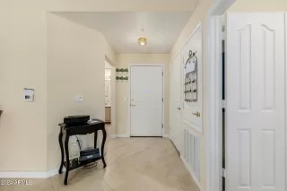 Photo #5: 6798417 Listing