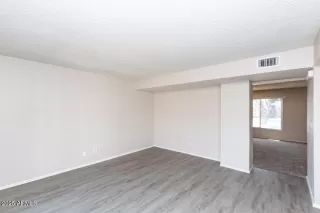 Photo #4: 6798952 Listing