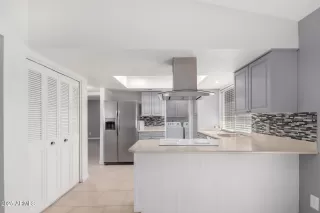 Photo #2: 6799707 Listing