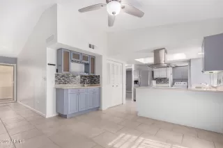 Photo #4: 6799707 Listing