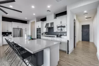 Photo #2: 6799726 Listing