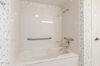 Photo #6: 6799889 Listing