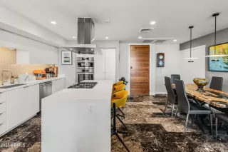 Photo #4: 6799911 Listing