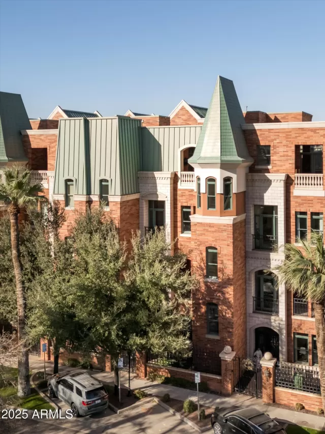 MLS: 6800093 Condo For Sale