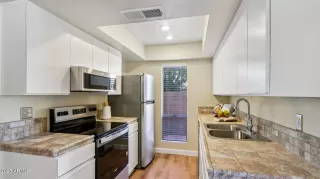 Photo #5: 6800096 Listing 