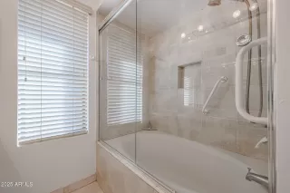 Photo #4: 6800101 Listing