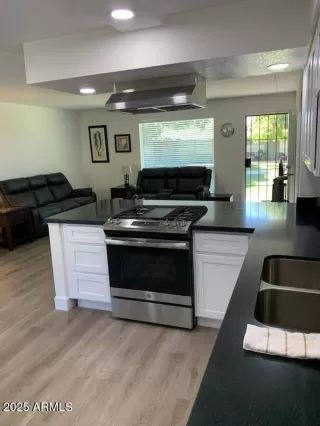 Photo #4: 6800197 Listing