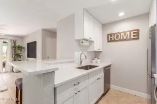 Photo #5: 6800224 Listing