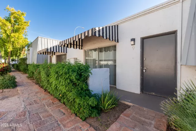 MLS: 6800806 Condo For Sale