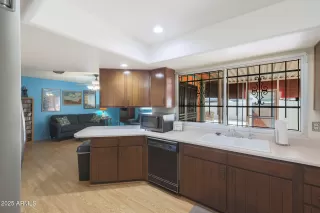 Photo #5: 6800818 Listing