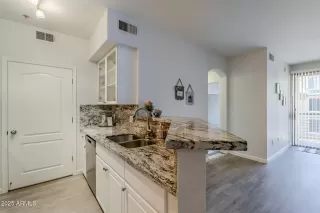 Photo #5: 6800929 Listing 