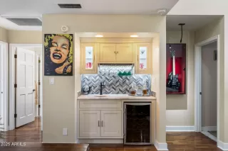 Photo #4: 6800967 Listing