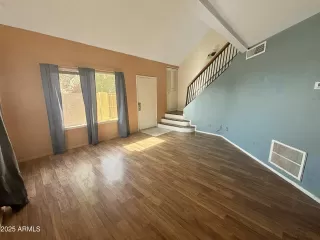 Photo #2: 6801000 Listing 