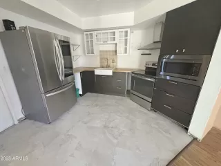 Photo #4: 6801000 Listing 