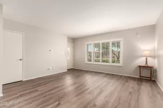 Photo #4: 6801219 Listing