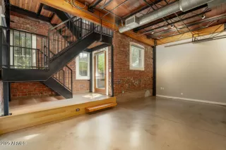 Photo #5: 6801278 Listing 