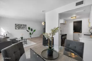 Photo #5: 6801910 Listing 