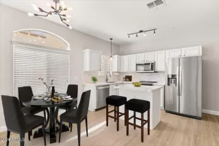 Photo #4: 6802307 Listing 