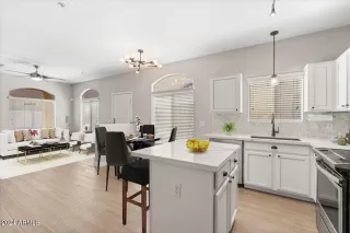 Photo #5: 6802307 Listing 