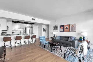 Photo #3: 6802343 Listing