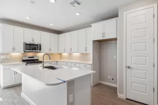 Photo #4: 6802423 Listing