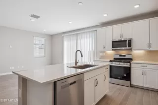 Photo #5: 6802423 Listing
