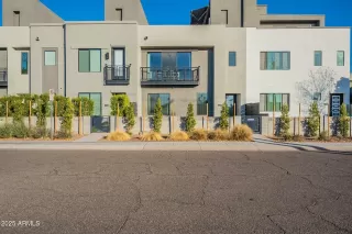 More Details about MLS # 6802474 : 4354 N 27TH PLACE