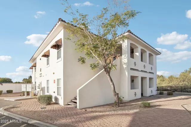 MLS: 6802712 Condo For Sale