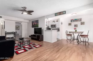 Photo #6: 6802831 Listing 