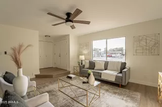 Photo #5: 6802969 Listing