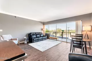 Photo #4: 6803142 Listing