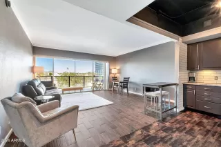 Photo #5: 6803142 Listing