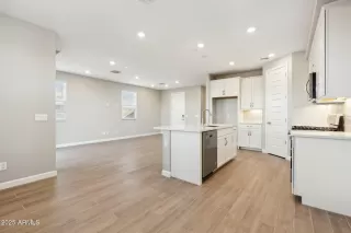 Photo #2: 6803342 Listing