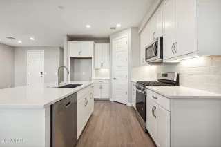 Photo #4: 6803342 Listing