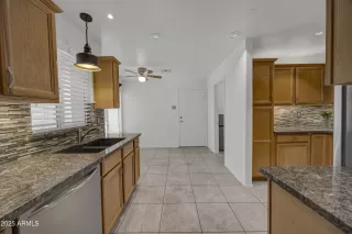 Photo #3: 6803538 Listing 