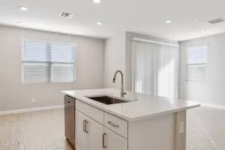 Photo #5: 6803680 Listing 