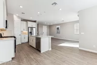 Photo #2: 6803787 Listing