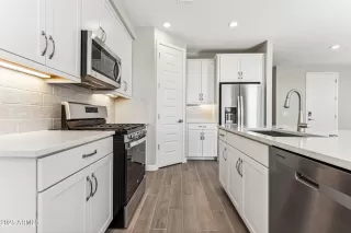 Photo #5: 6803787 Listing
