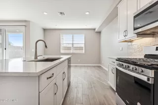 Photo #6: 6803787 Listing
