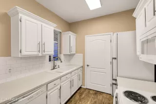 Photo #6: 6803856 Listing 