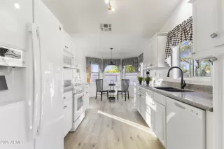 Photo #2: 6803966 Listing 