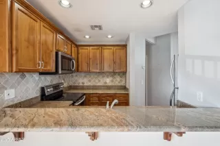 Photo #6: 6803999 Listing