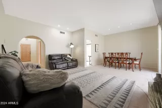 Photo #5: 6804102 Listing 