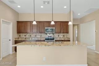 Photo #3: 6805220 Listing 